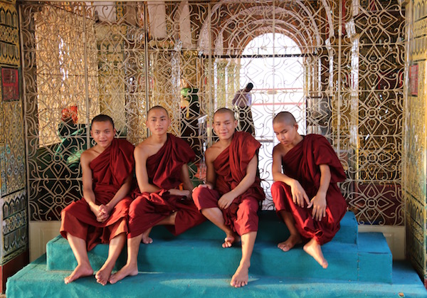 Niños Monjes-Myanmar-Andorreando por el Mundo