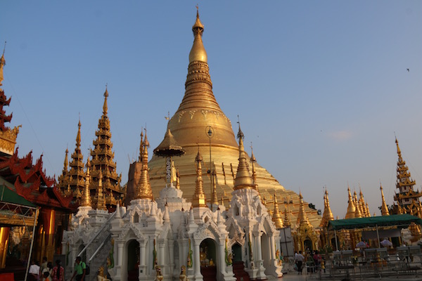 Pagoda Shwedagon-Andorreando por el Mundo,