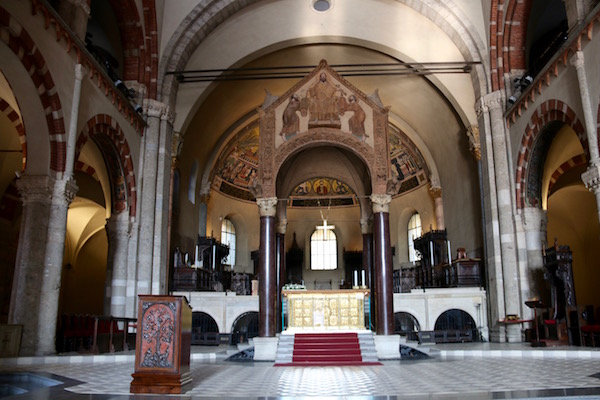 Interior Basílica San Ambrosio