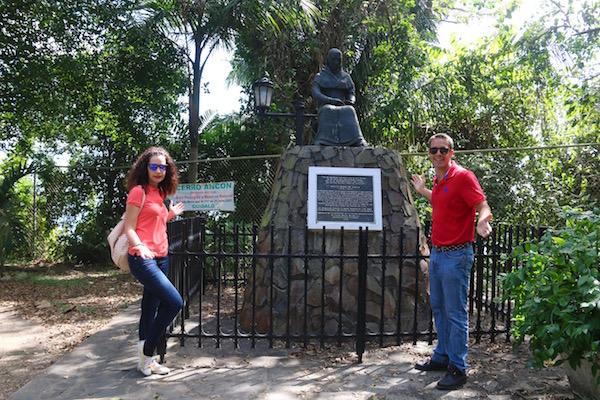 Monumento Amelia Denis Icaza