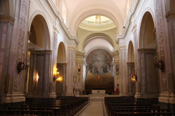 Interior Basílica Señora del Rosario