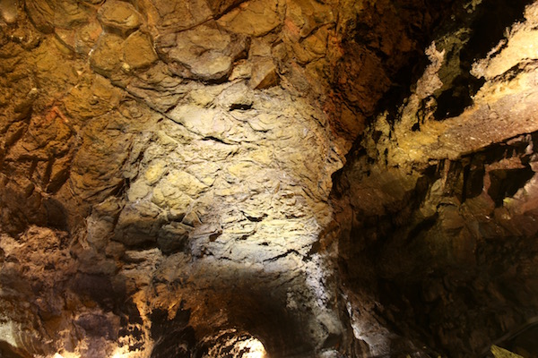 Paredes Cueva Manjang