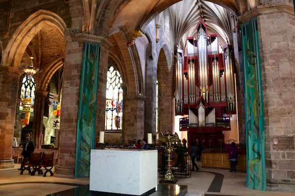 Interior catedral de St Giles.