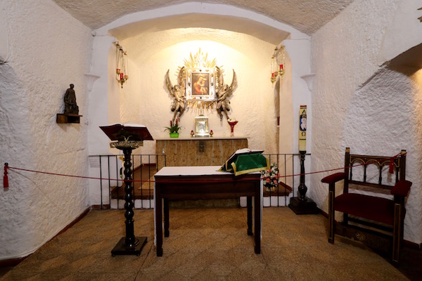 Interior Cueva Santa Virgen Gracia
