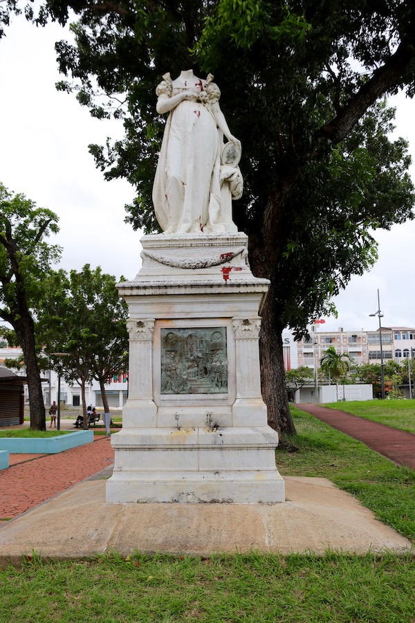 estatua de María Josefina Rosa Tascherde la Pagerie