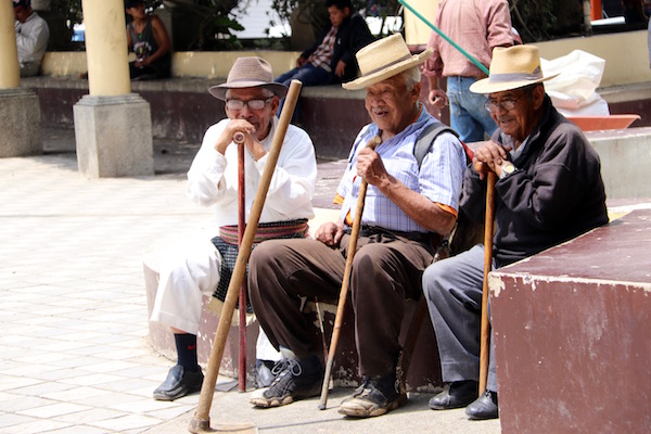 Ancianos guatemaltecos en Tecpán.