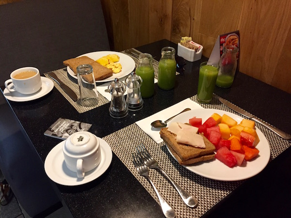 Desayuno en Radisson Hotel.