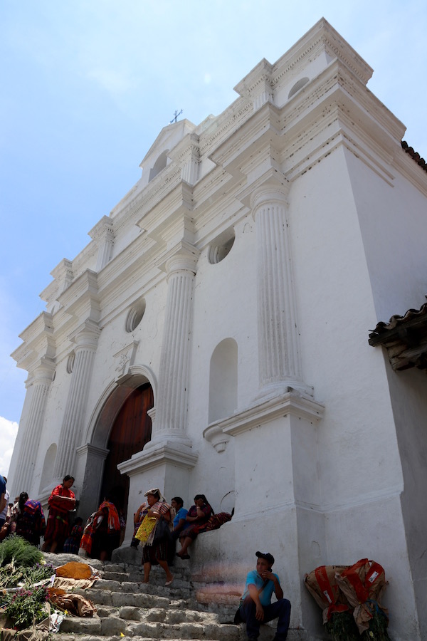 Escalinata de la Parroquia de Santo Tomás Chichicastenango.