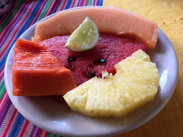Frutas, Restaurante Hotel Santo Tomás, Chichicastenango.