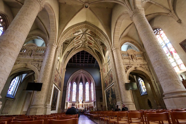 Interior Iglesia de Notre Dame.