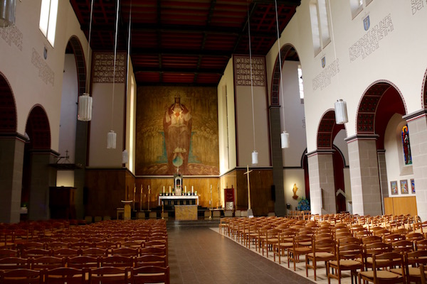 Interior iglesia Sagrado Corazón.