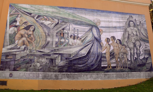Mural Cerámica a la poeta Gabriela Mistral.