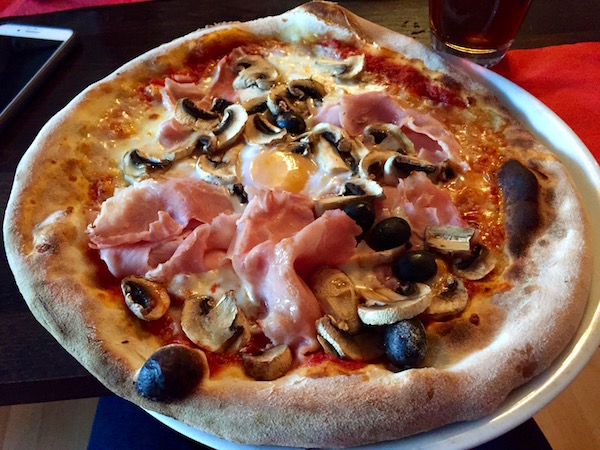 Pizza Caprichosa, Ristorante Pizzeria Onesto.