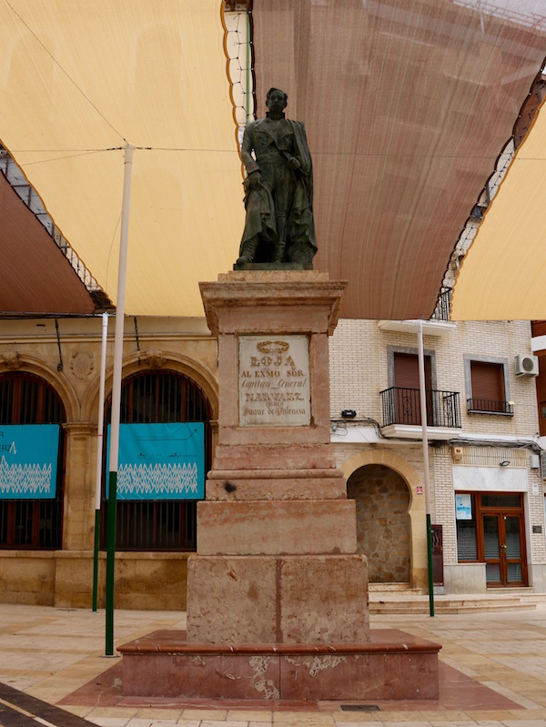 Estatua del General Narváez.
