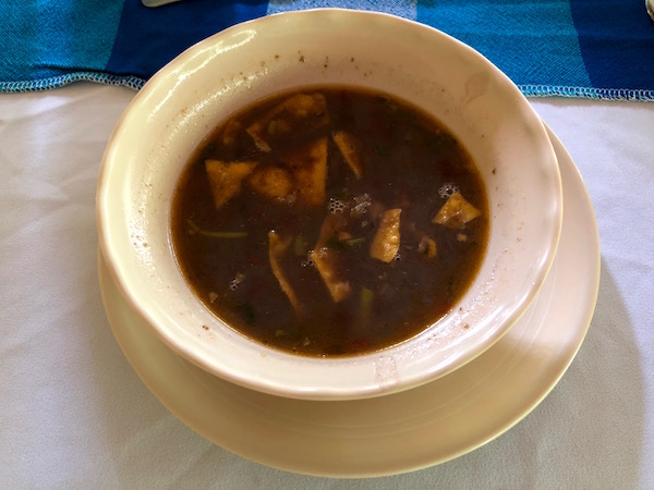 Restaurante El Mesón, sopa de frijoles.