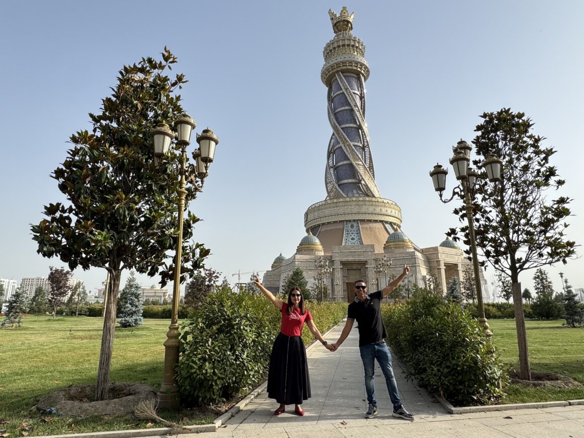 Monumento Istiklol, Dusambé, Tayikistán.