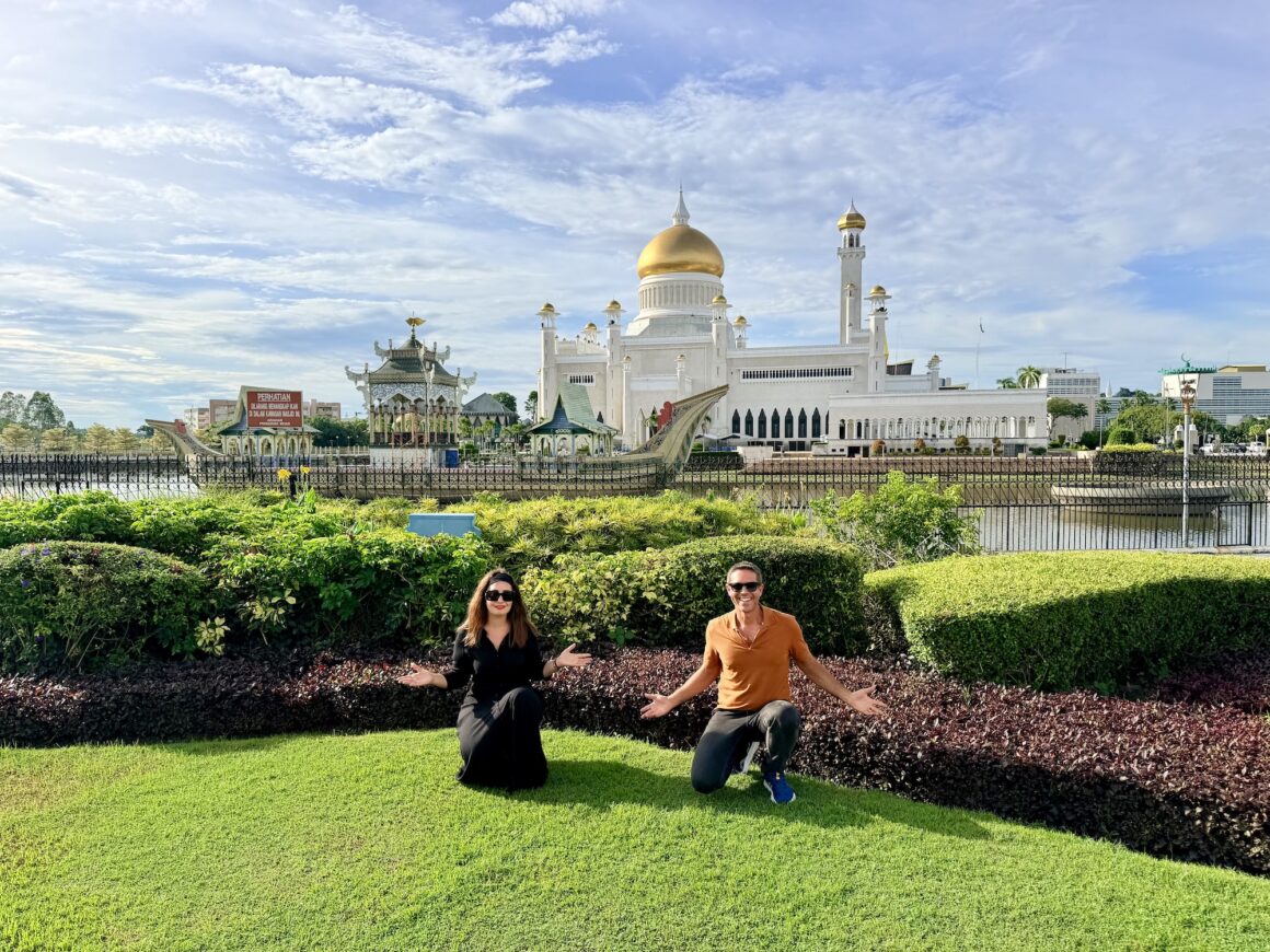 Mezquita del Sultán Omar Ali Saifuddin, Bandar Seri Begawan, Brunéi.